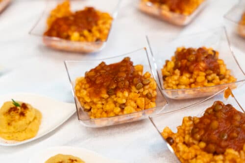 Pasta di grano Senatore Cappelli con ragù di lenticchie nere di Calasetta, pomodoro e Pecorino Romano DOP