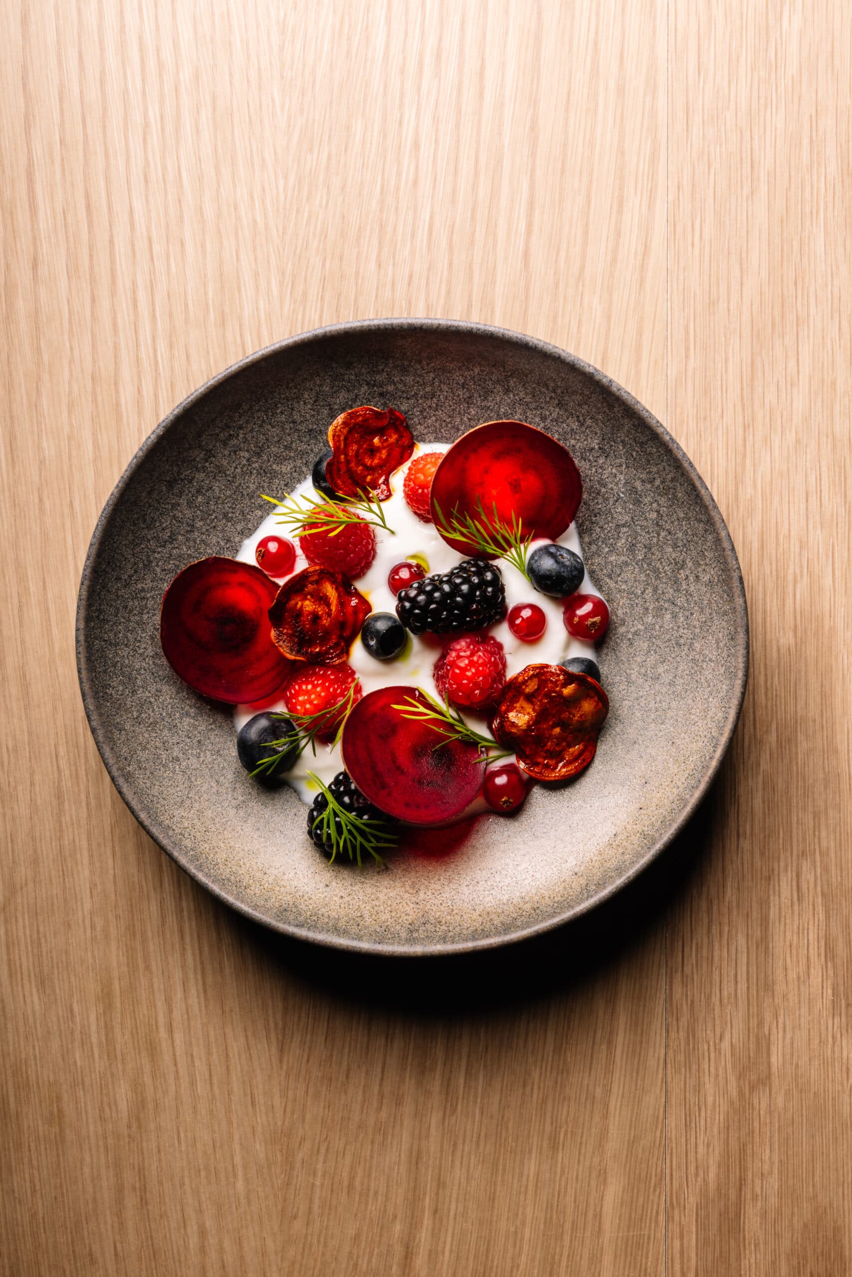 Labneh fruitu gorri eta erremolatxarekin