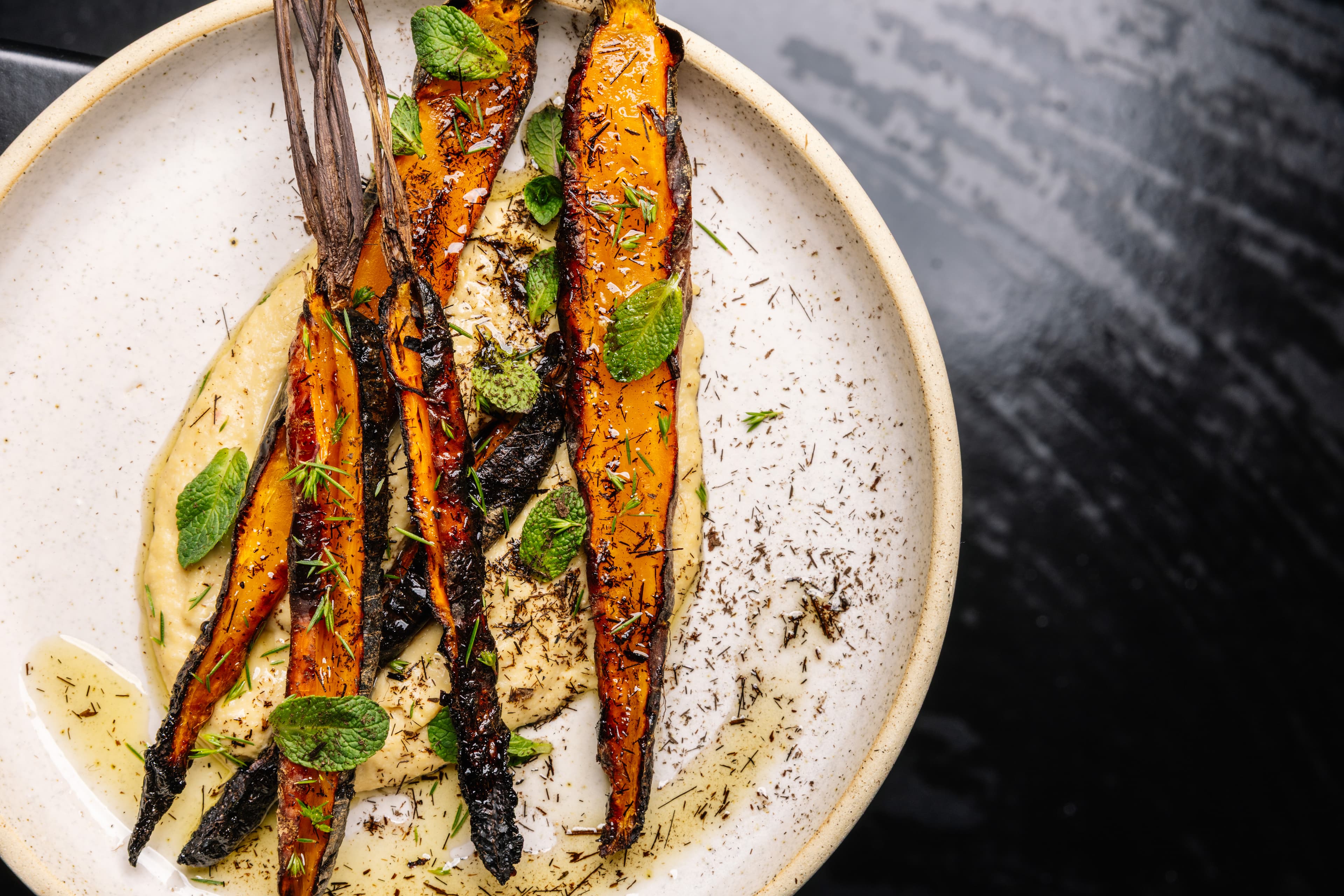 Hummus with roasted carrots