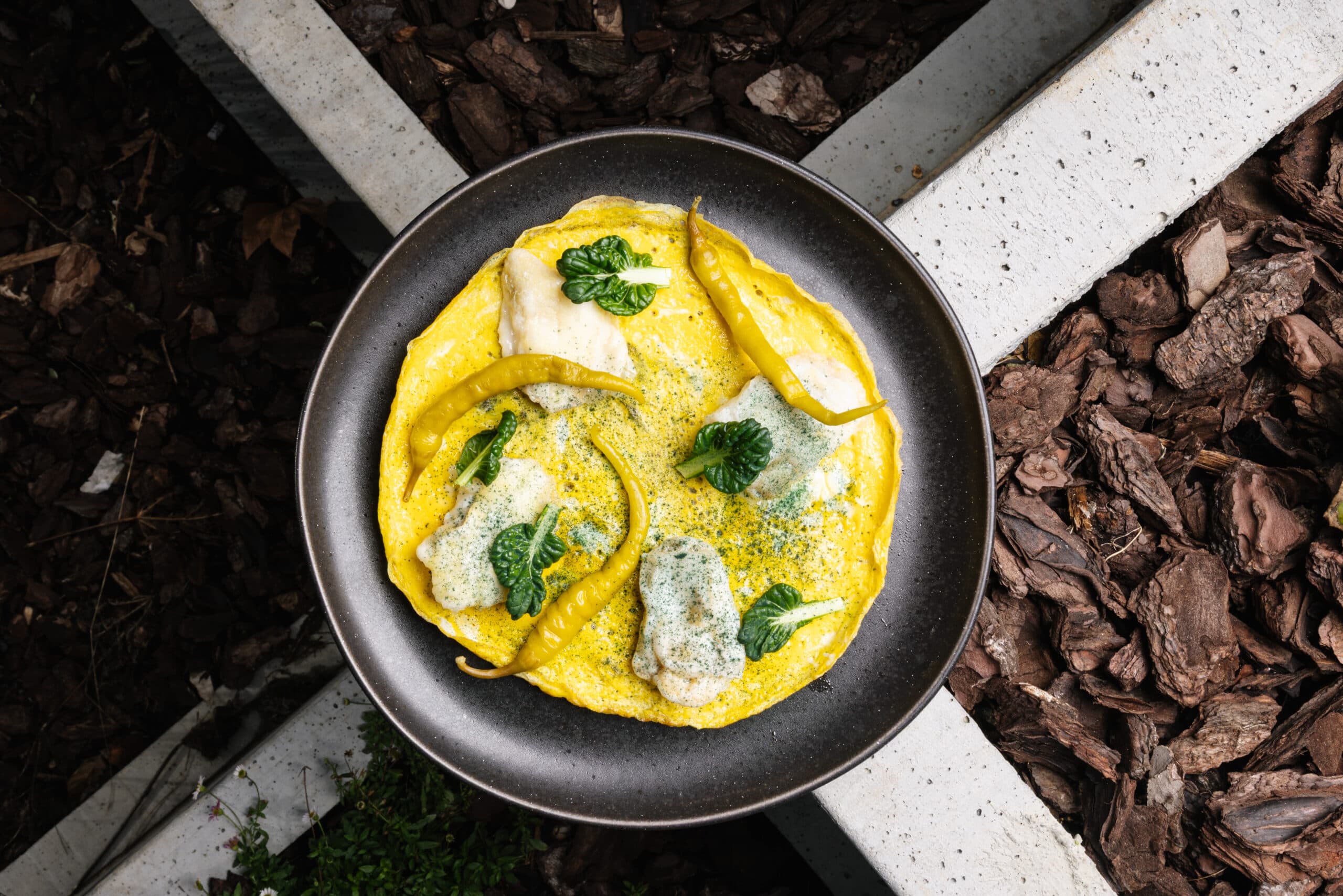 “Tortilla vaga” with cod kokotxas, spinach and piparra